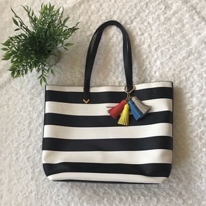 ❤️Stella & Dot Fillmore TOTE w/tassel❤️